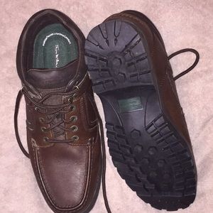 Men’s low top Thom McAn lace up boots